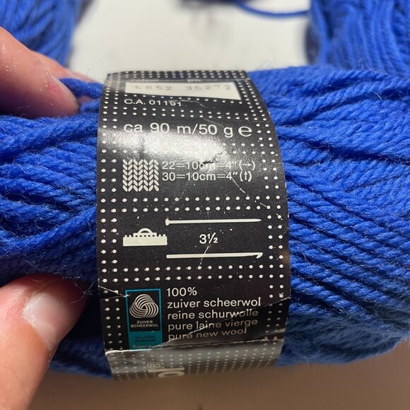 Yarn bundle in DK weight, mostly wool 6+ skeins - Picture 2 of 9